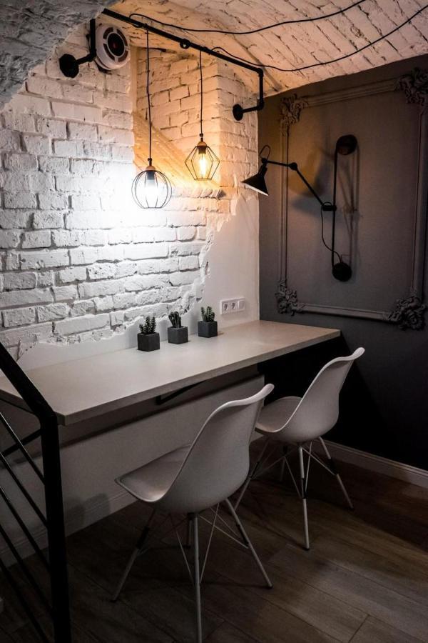 Чорно -Білий Люкс В Центрі Apartment Lviv Bagian luar foto